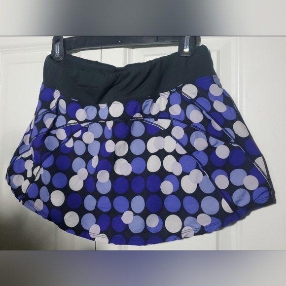 All the fun in this SkirtSports The Jette skort-Small DISCOUNT SHIPPING - Picture 3 of 5